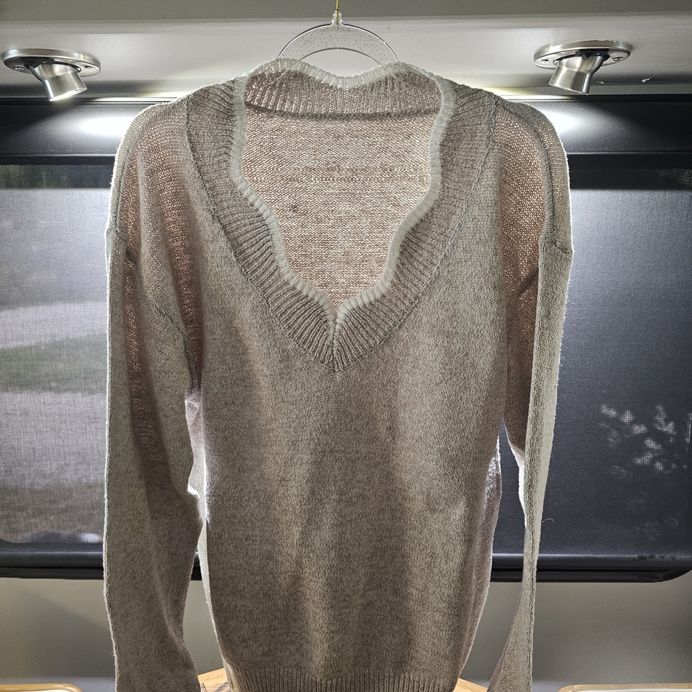 Chic V-Neck Sweater in Soft Gray